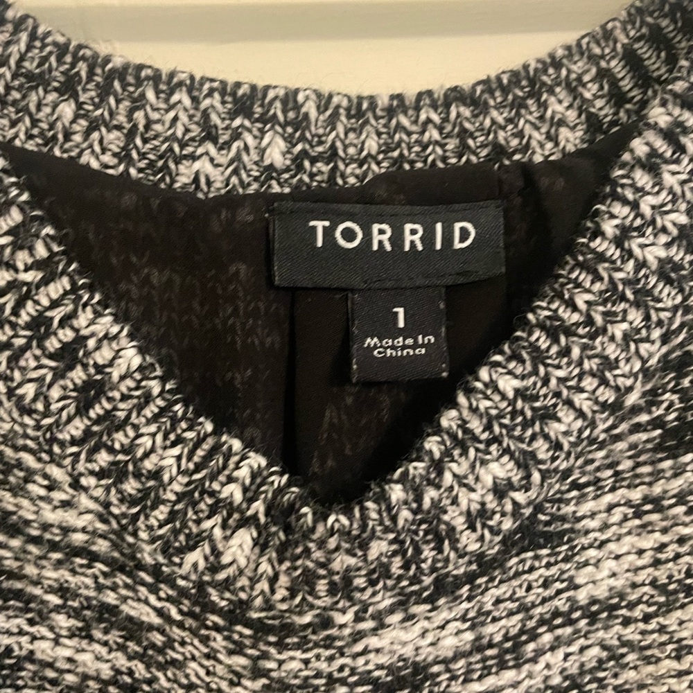 Torrid Split Back Cold Shoulder Sweater Size 1 - image 3